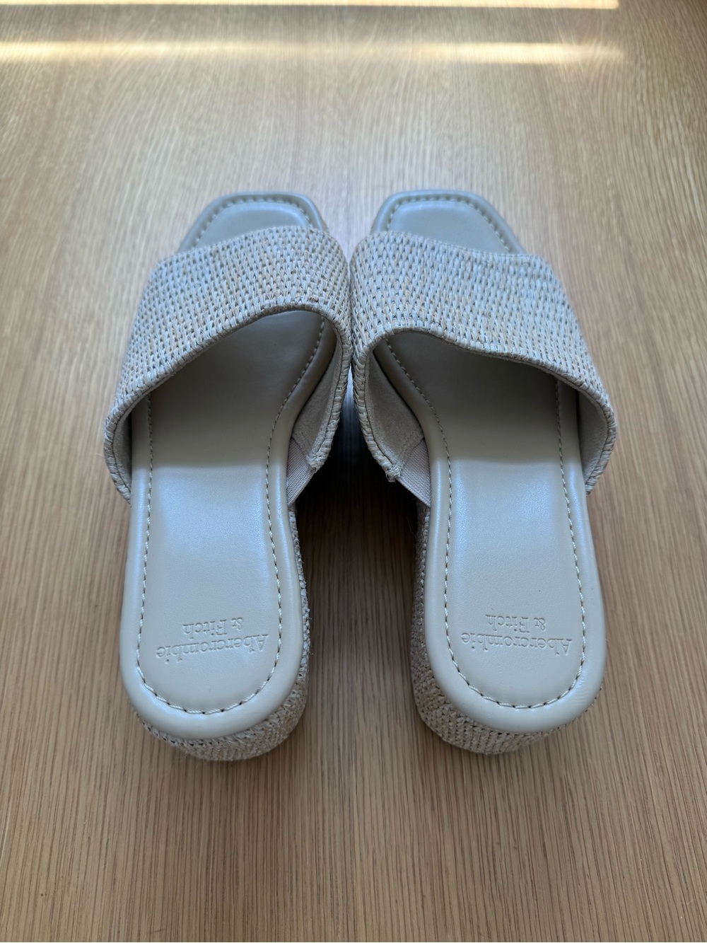 New - Abercrombie & Fitch Beige Woven Platform Slide Sandals - size 8